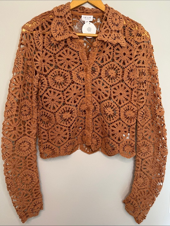 Le Lis Tops - NWT Le Lis Boho Open Knit Crochet Cardigan Shirt Rust Brown